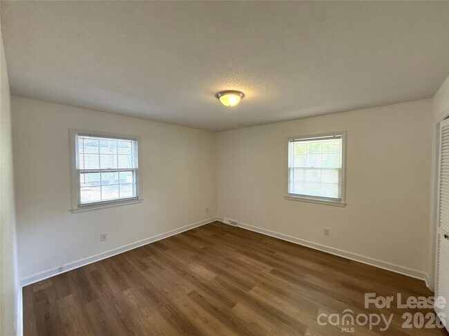 Building Photo - 1150 Cameo Ct