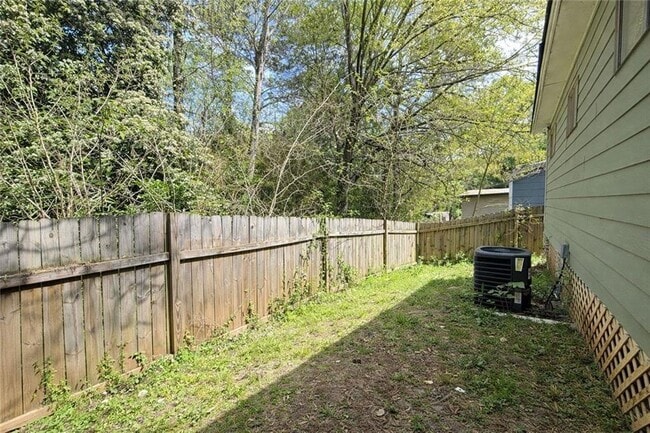 Building Photo - 2146 Brookview Dr NE