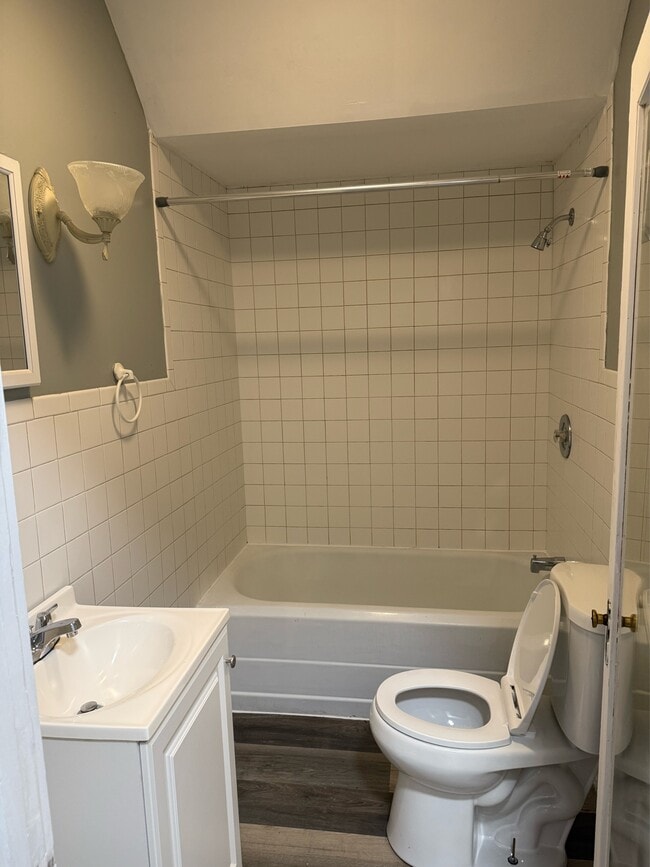 Building Photo - 1408 Ashmun St