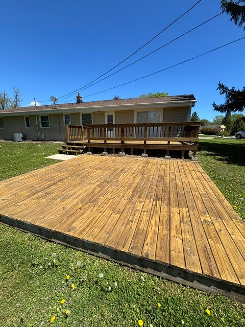 Lower double back deck - 409 Hill N Dale Cir