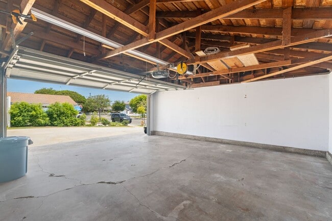Building Photo - 17551 Misty Ln