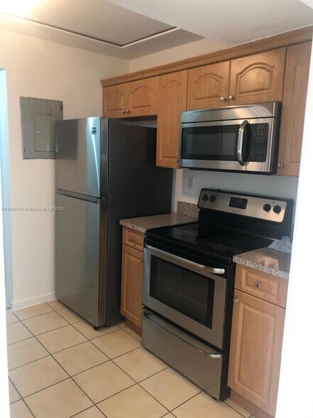 Primary Photo - 560 NW 114th Ave