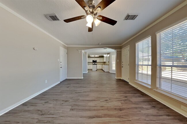 Building Photo - 727 Pateway Ct