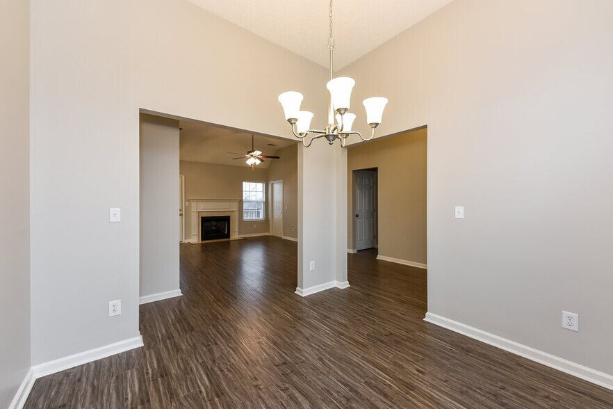 Building Photo - 278 Iris Dr