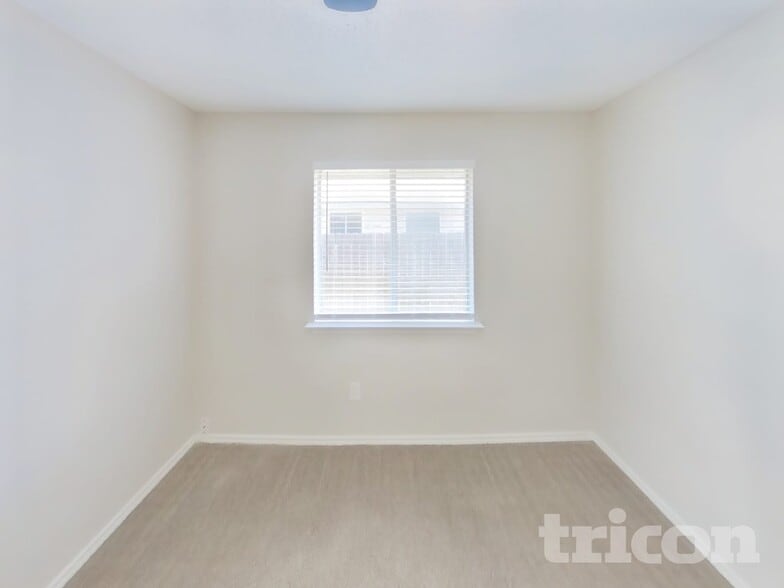 Building Photo - 8021 Ashridge Rd
