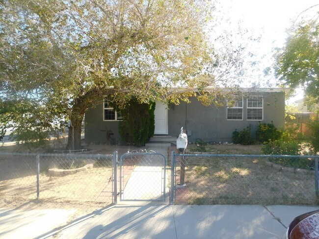 Primary Photo - 865 Square Foot Property With a 7625 Squar...