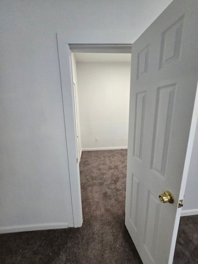 Building Photo - Westside Three Bedroom Duplex Located near...