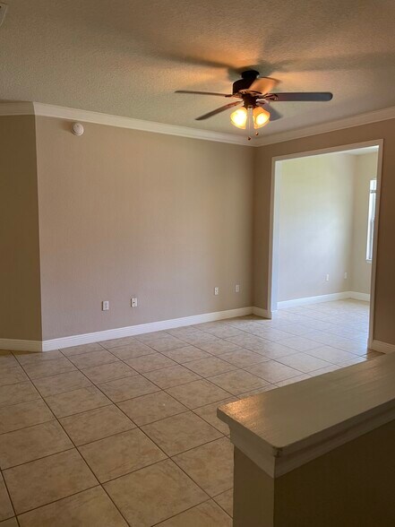 Building Photo - 303 Southern Pecan Cir