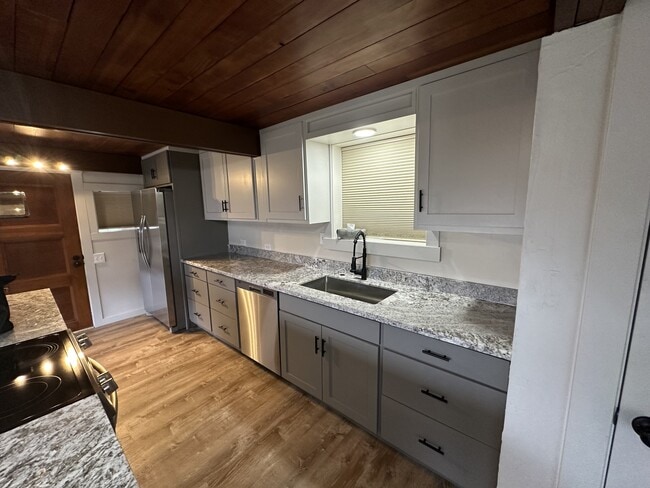 Building Photo - 3025 Bailey Ln