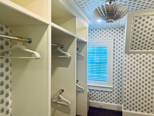 Building Photo - 3 Field Club Ln