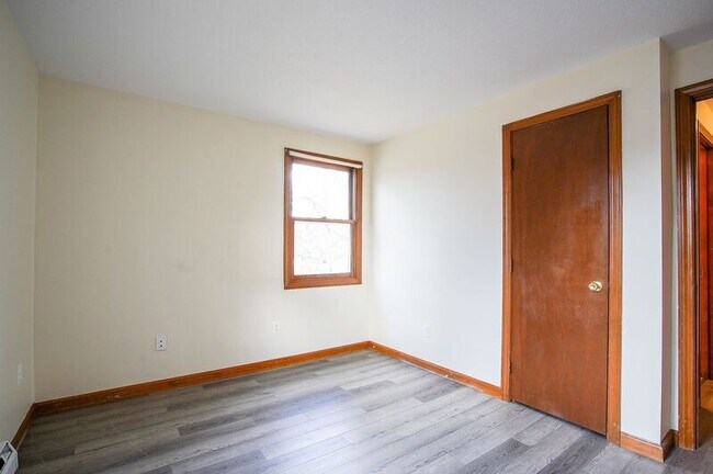 Building Photo - 52 Price St