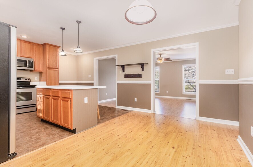 Building Photo - 120 Braxberry Way