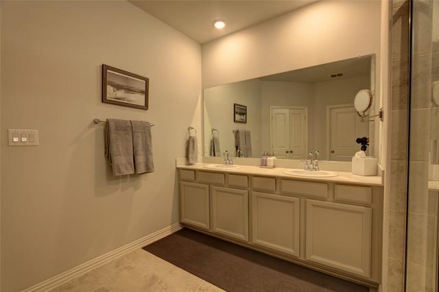 Building Photo - 7436 Palisades Dr