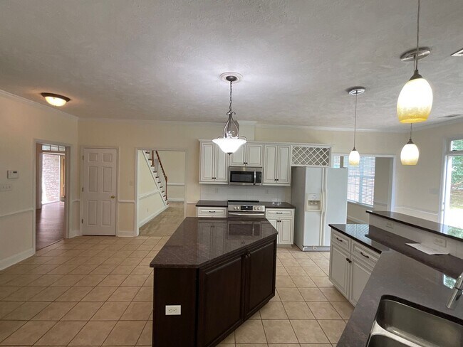 Building Photo - ****Rent Special***** 50% off the first re...