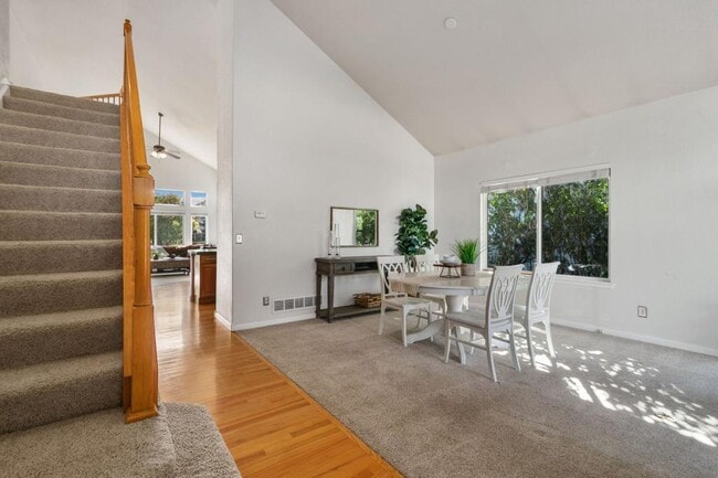 Building Photo - 8100 Lighthouse Ln