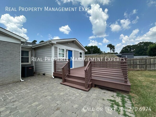 Building Photo - 1434 Orvis St