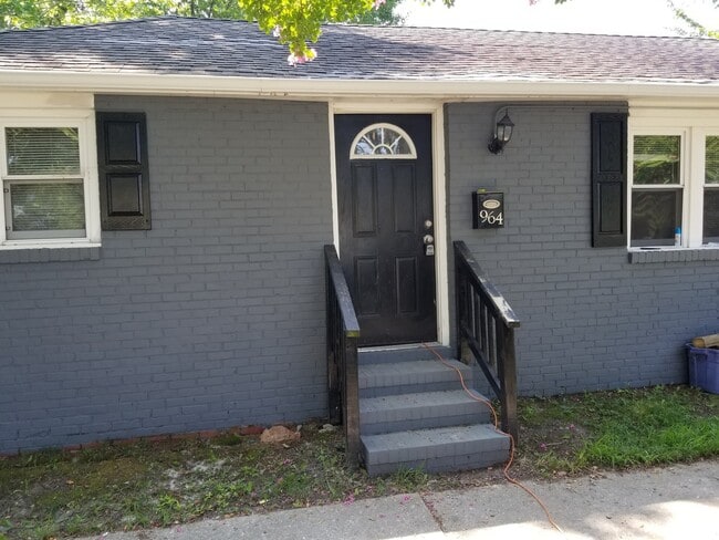 Building Photo - Beautiful Executive Home
