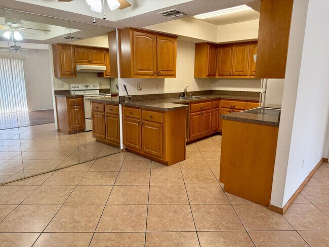 Building Photo - 4444 E Paradise Village Pkwy N