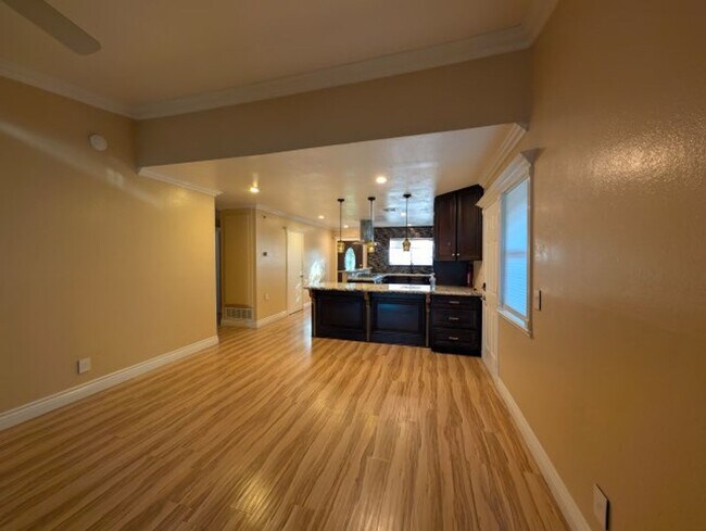 Building Photo - Coming soon! 3 bed, 2 Bath in centrally located community of Redlands