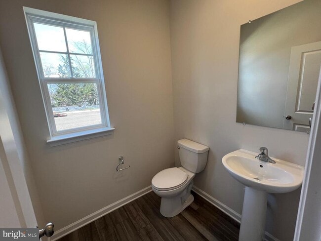 Building Photo - 400 Silver Birch Dr