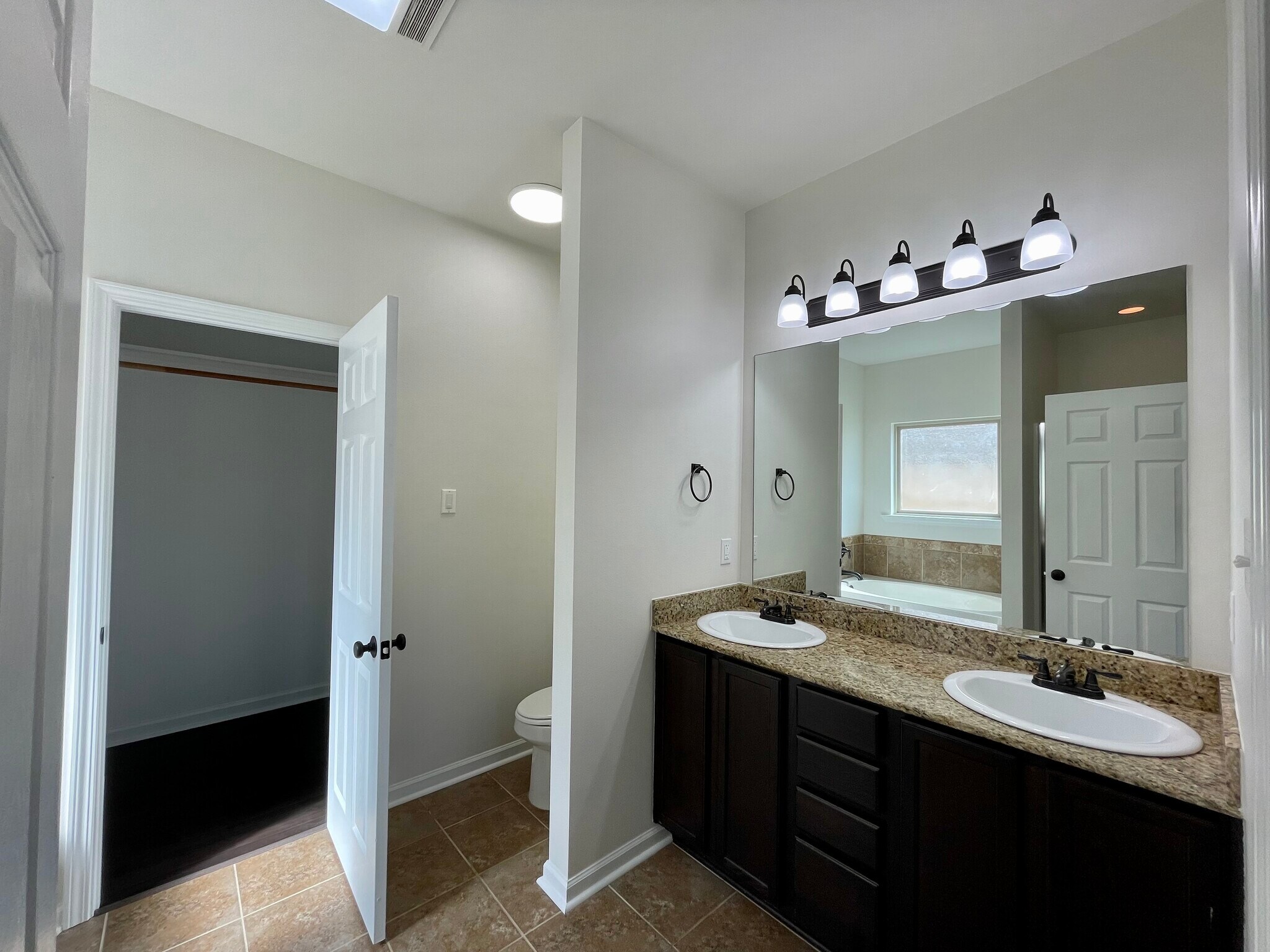 Building Photo - 15452 Oakstone Dr