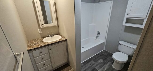 Building Photo - 58 Tulip Ln