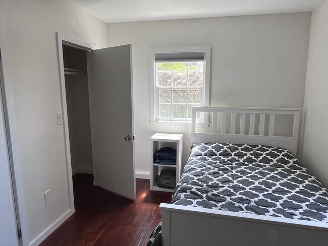 Building Photo - Fully Furnished- 2 bedroom/ 2 bathroom in Seacliff neighborhood walking distance to the beach