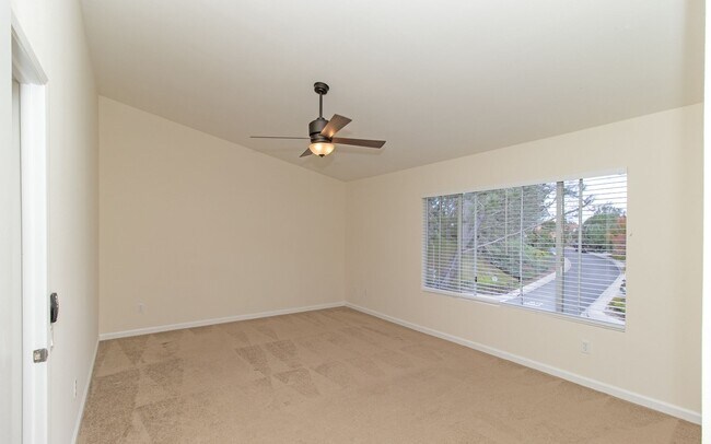 Building Photo - Home in the Community of Del Mar Highlands!