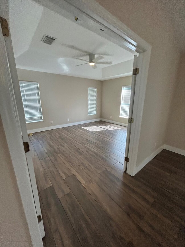 Building Photo - 214 Eldron Blvd NE