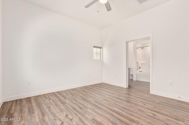 Building Photo - 1500 E Wahalla Ln