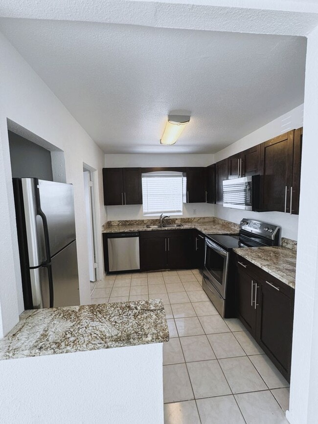 Building Photo - For Rent Beautiful 4-Bedroom Home with Bon...