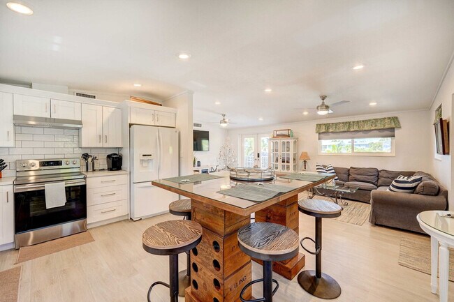 Building Photo - 157 Ocean Dr