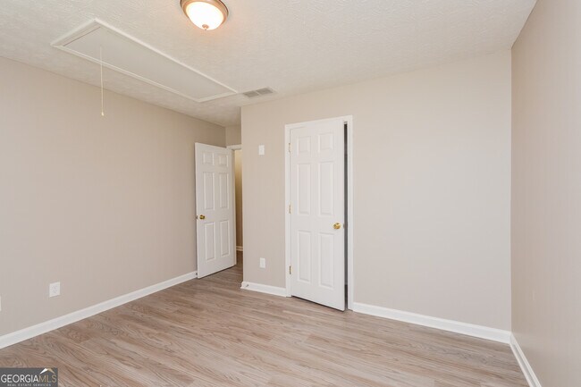 Building Photo - 235 Cypress Dr