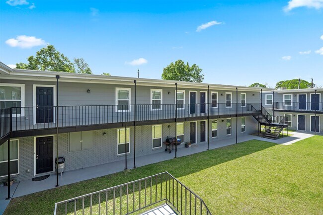 Building Photo - 6403 Sloan St