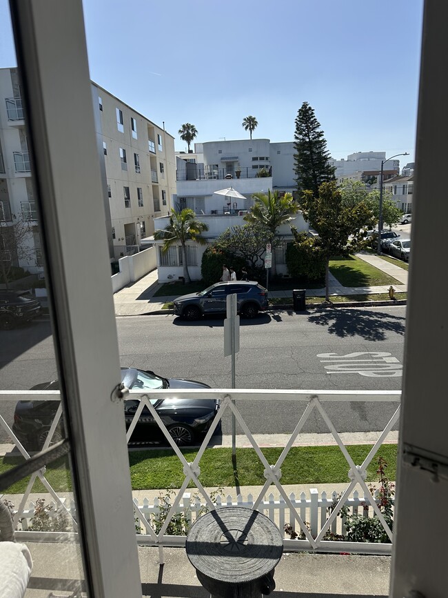 balcony off main bedroom - 100 S Kings Rd