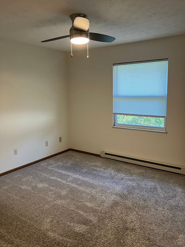 Building Photo - Spacious 2-Bedroom Living in a Quiet Community Available July!