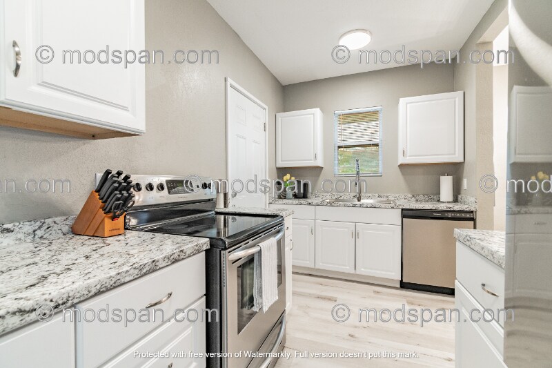 Building Photo - 1801 31st Ave N