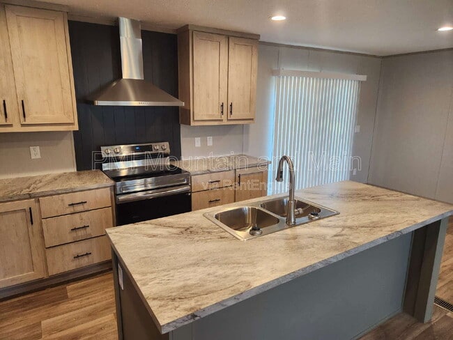 Building Photo - 102 Indian Camp Branch Rd