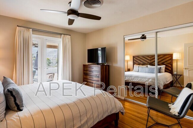 Building Photo - 477 E Vía Colusa