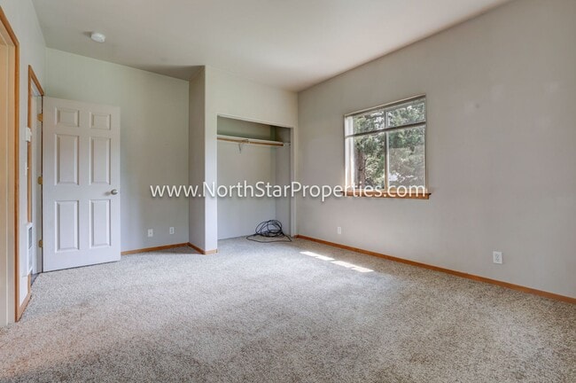 Building Photo - Wonderful Bend Property Close to Mountain ...