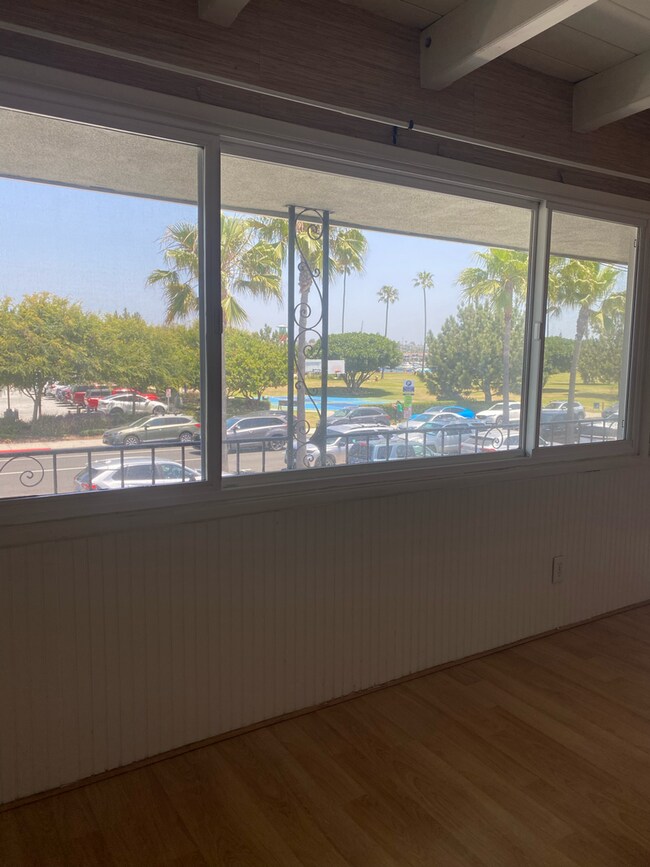 Building Photo - 1727 W Balboa Blvd