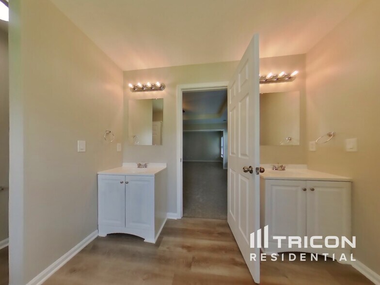 Building Photo - 9106 Valleyview Ct