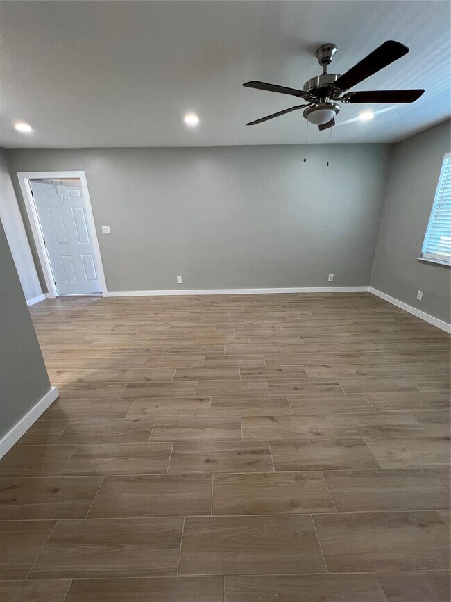 Building Photo - 2016 NE 17th Ct