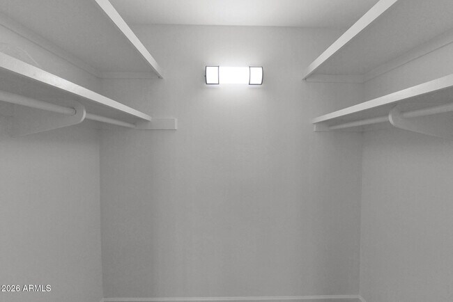 Building Photo - 501 W Seldon Ln