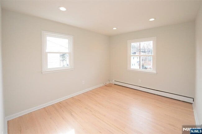 Building Photo - 43 Spruce Ave