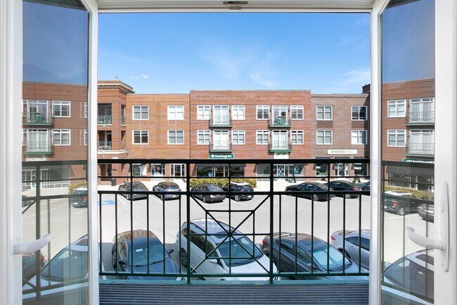 Building Photo - 1 Bedroom w/Den Condo In Meadowmont Villag...