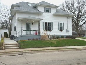Building Photo - 615 Green St
