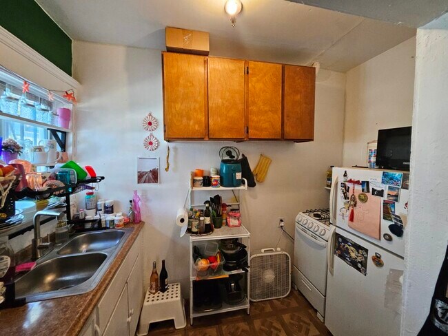 Building Photo - 2637 S Catalina St