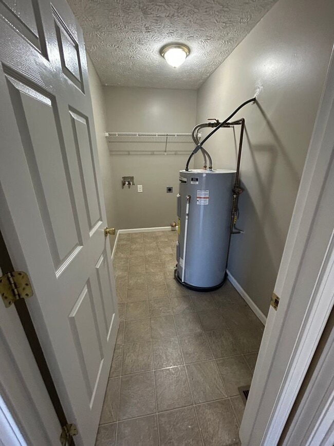 Building Photo - 3 Bedroom 2 Bathroom Single Family Home