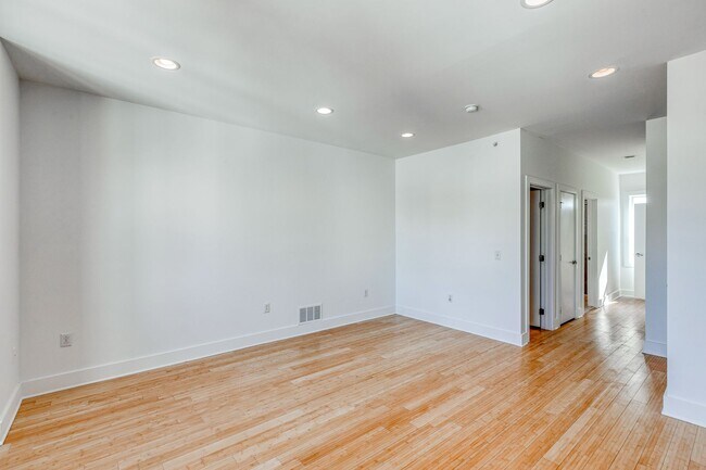 Building Photo - 621 S Clarion St